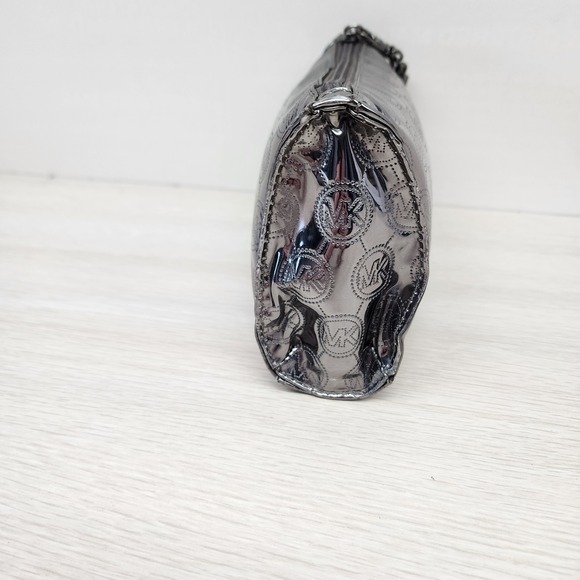 Michael Kors Silver Metallic Makeup Bag With Detachable Charm Pull Key Chain - Picture 6 of 14